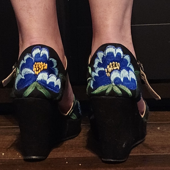 Floral Embroidered Women's Wedge Sandals/ - Picture 12 of 15